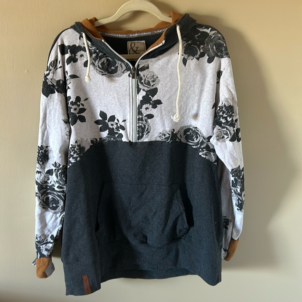 Ampersand 1/4 zip Hoodie, size 3xl, color floral and gray